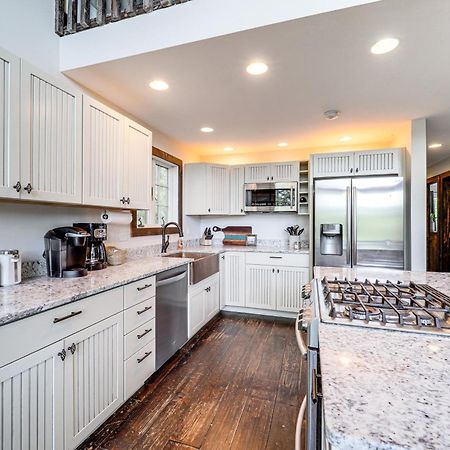 Luxe Appalachian Mountain Cabin With Hot Tub, Views Warrensville Kültér fotó