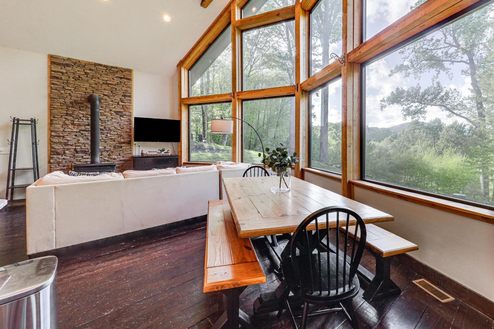 Luxe Appalachian Mountain Cabin With Hot Tub, Views Warrensville Kültér fotó