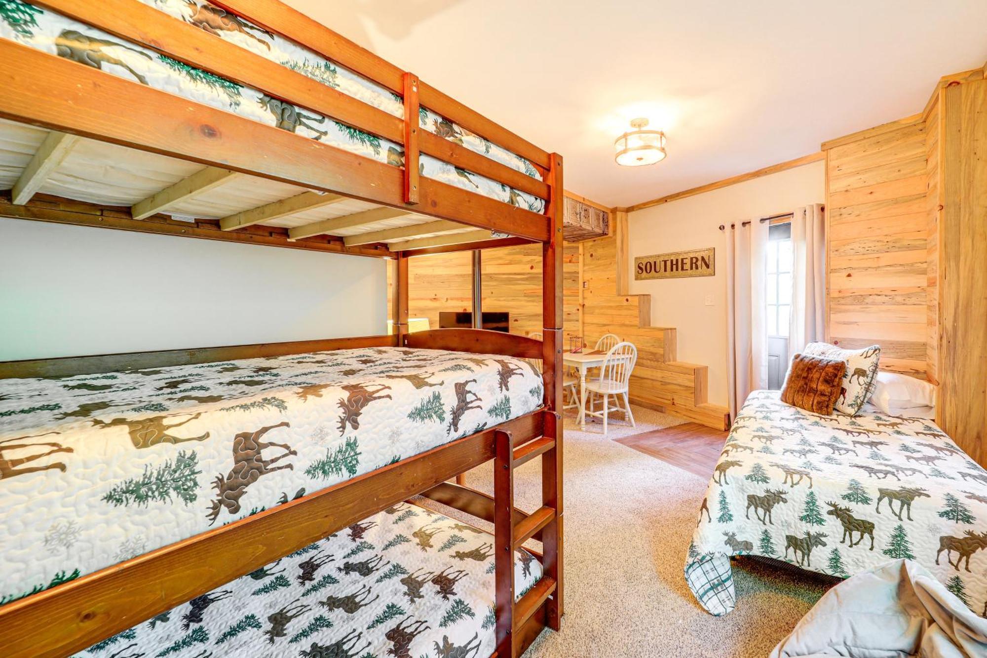 Luxe Appalachian Mountain Cabin With Hot Tub, Views Warrensville Kültér fotó