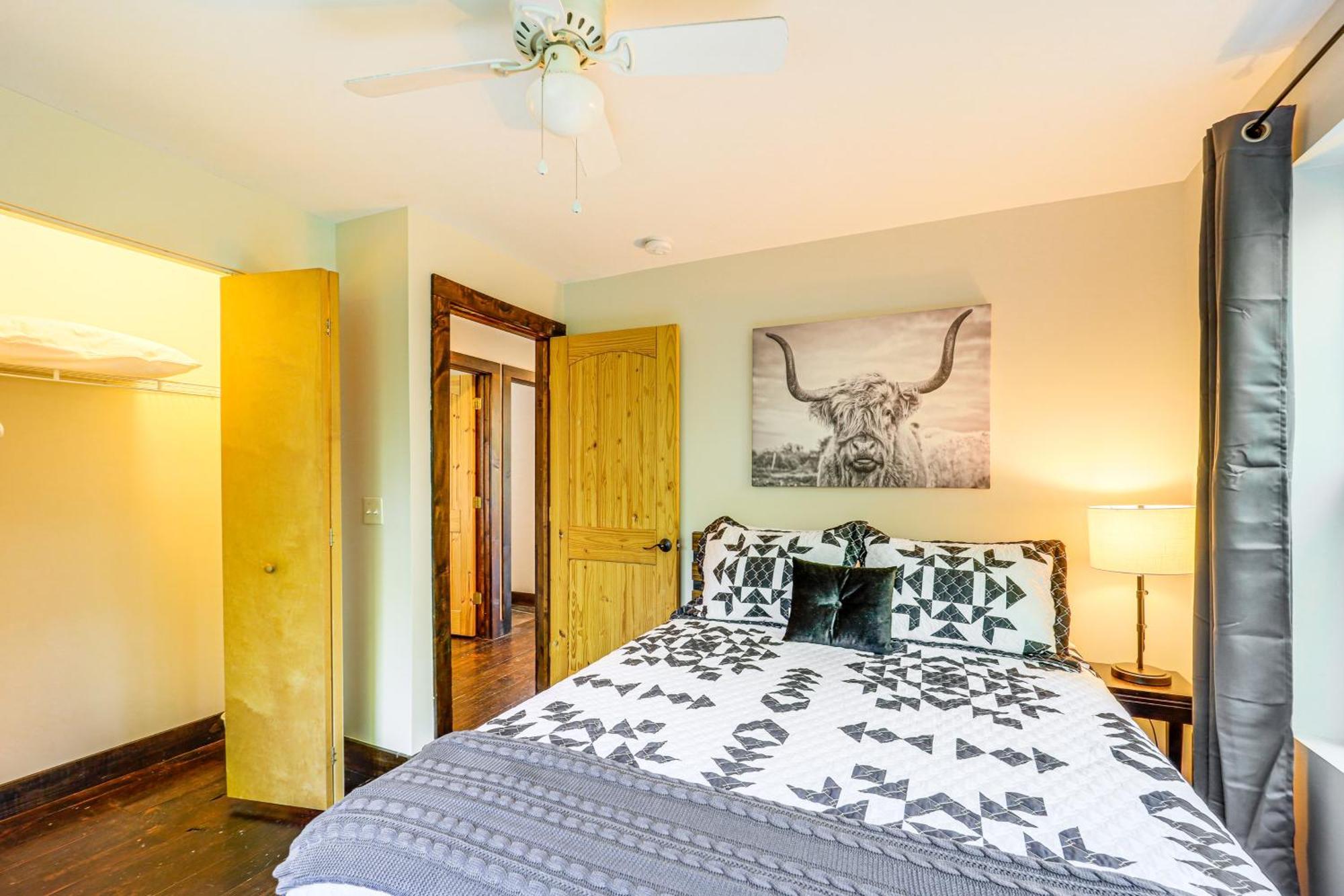 Luxe Appalachian Mountain Cabin With Hot Tub, Views Warrensville Kültér fotó