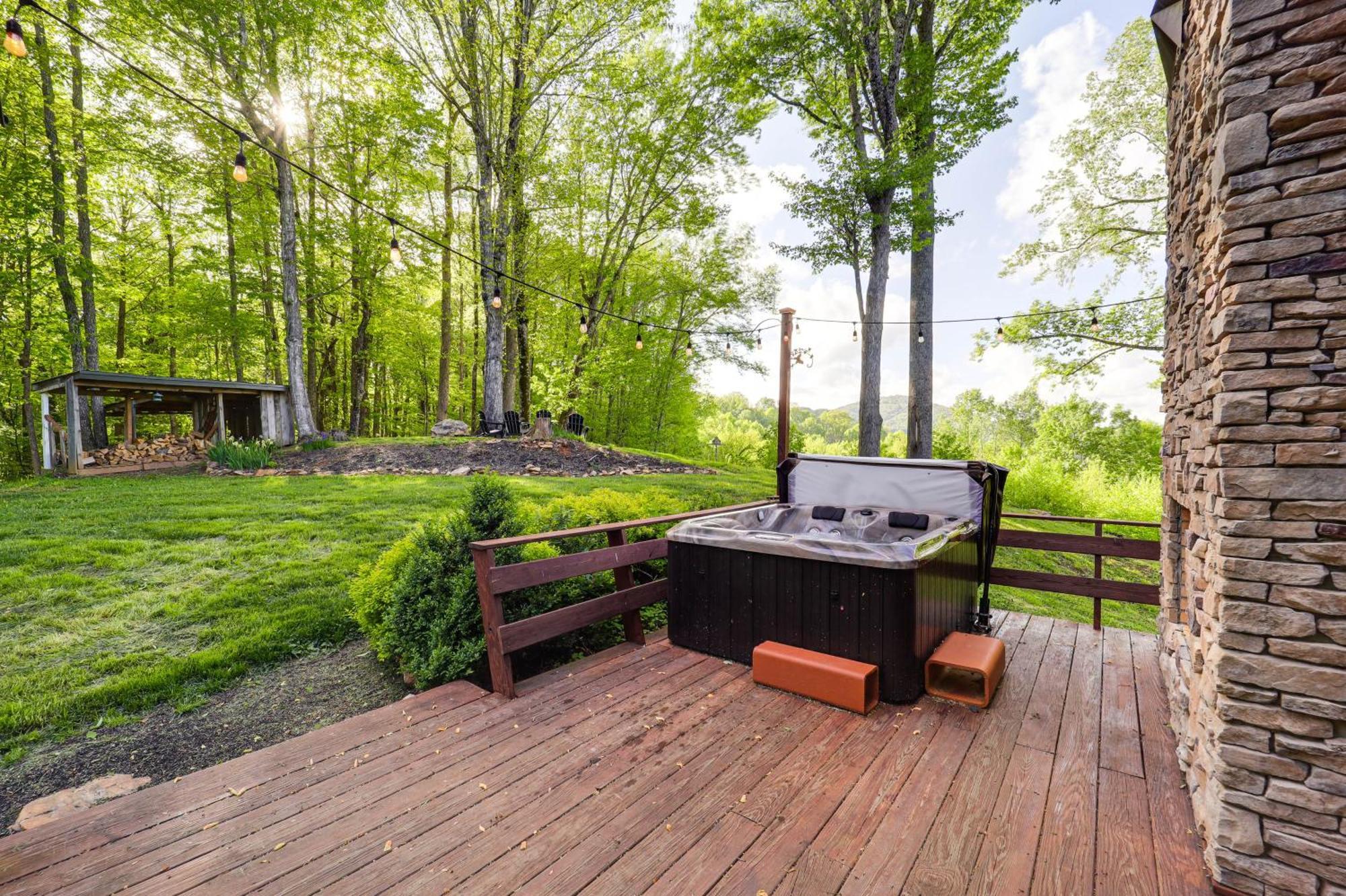 Luxe Appalachian Mountain Cabin With Hot Tub, Views Warrensville Kültér fotó